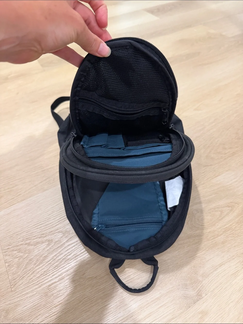 Dakine Black Men's Daypack with Subtle Pattern
